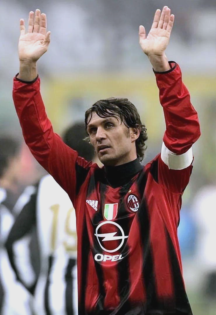 关于AC米兰后防名宿：奢华与激情的足球传奇的信息