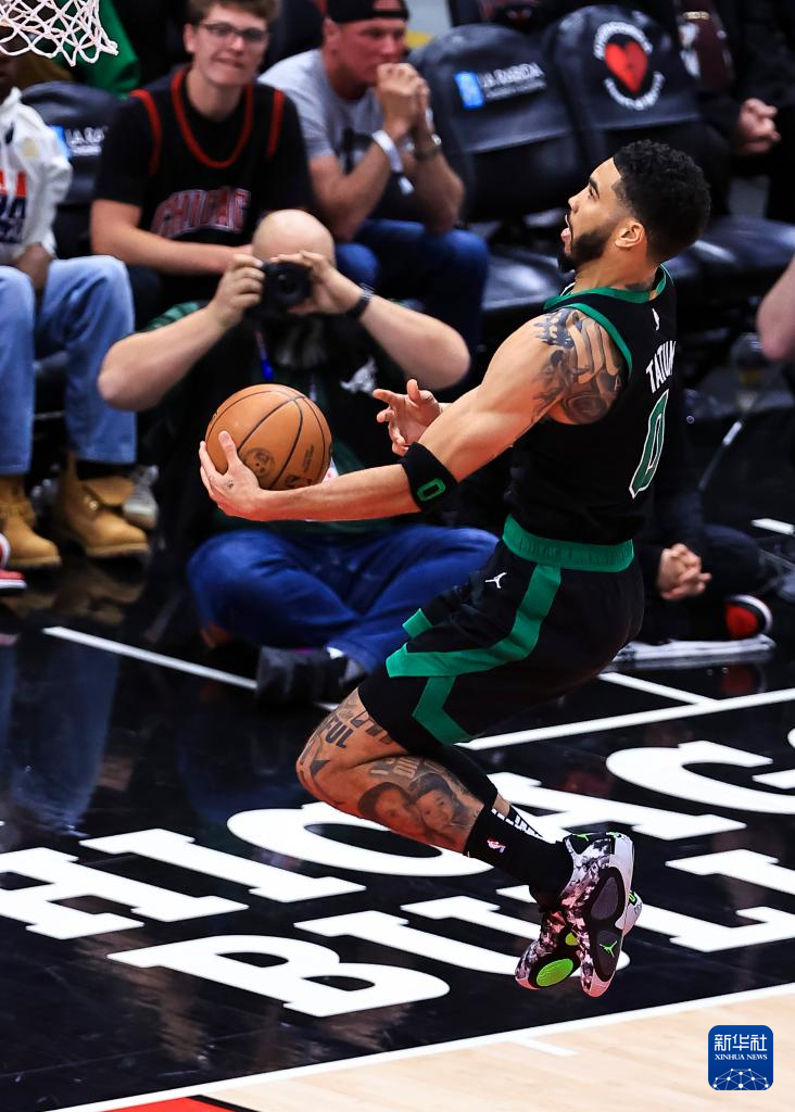 公牛队主场战胜凯尔特人队