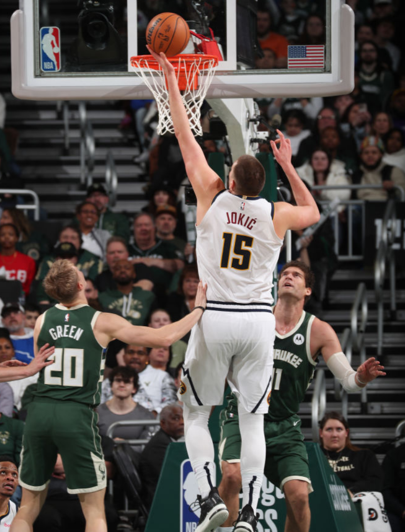 雄鹿队客场经验丰富赢得惊险胜利的简单介绍